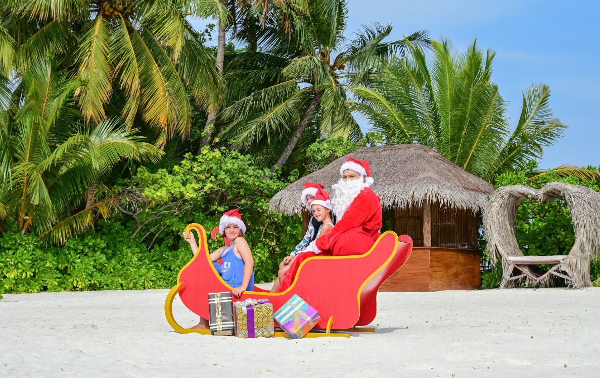 Celebrating the Holiday Spirit at Makunudu Island