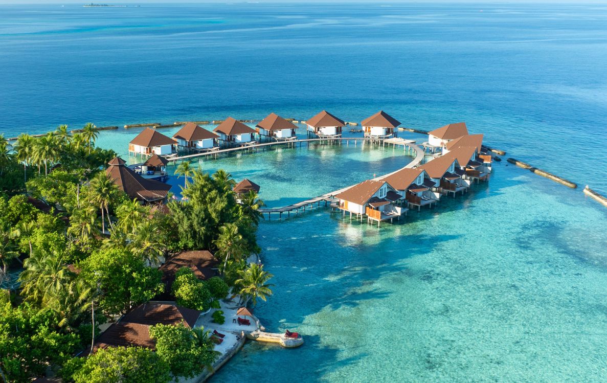 Ellaidhoo Maldives by Cinnamon Wins the Prestigious HolidayCheck Gold Award 2025
