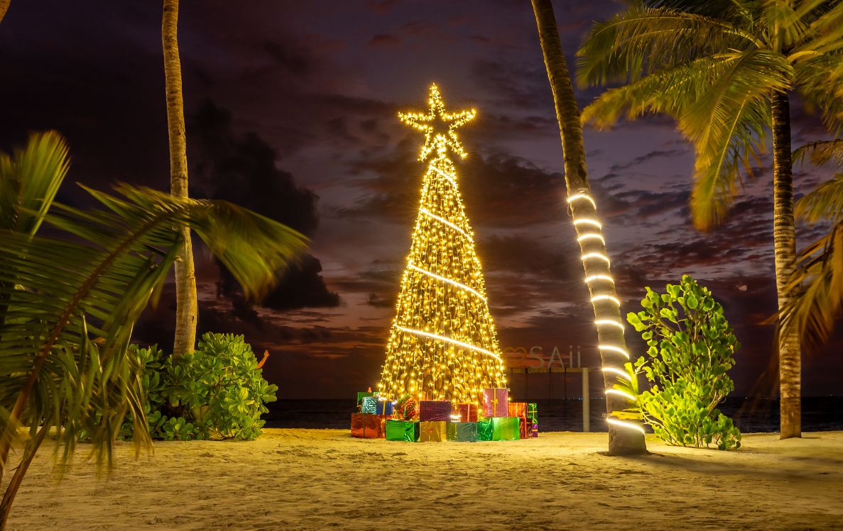 SAii Lagoon Maldives, Curio Collection by Hilton Presents Retro Tropicana: A Tropical Festive Escape 