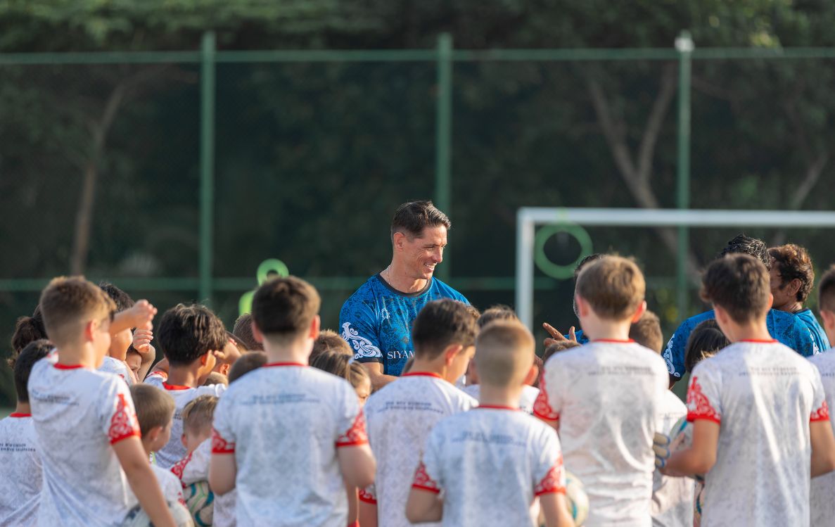 Football Legends Fernando Torres and Mark Noble Host Kids’ Football Camp at Siyam World Maldives
