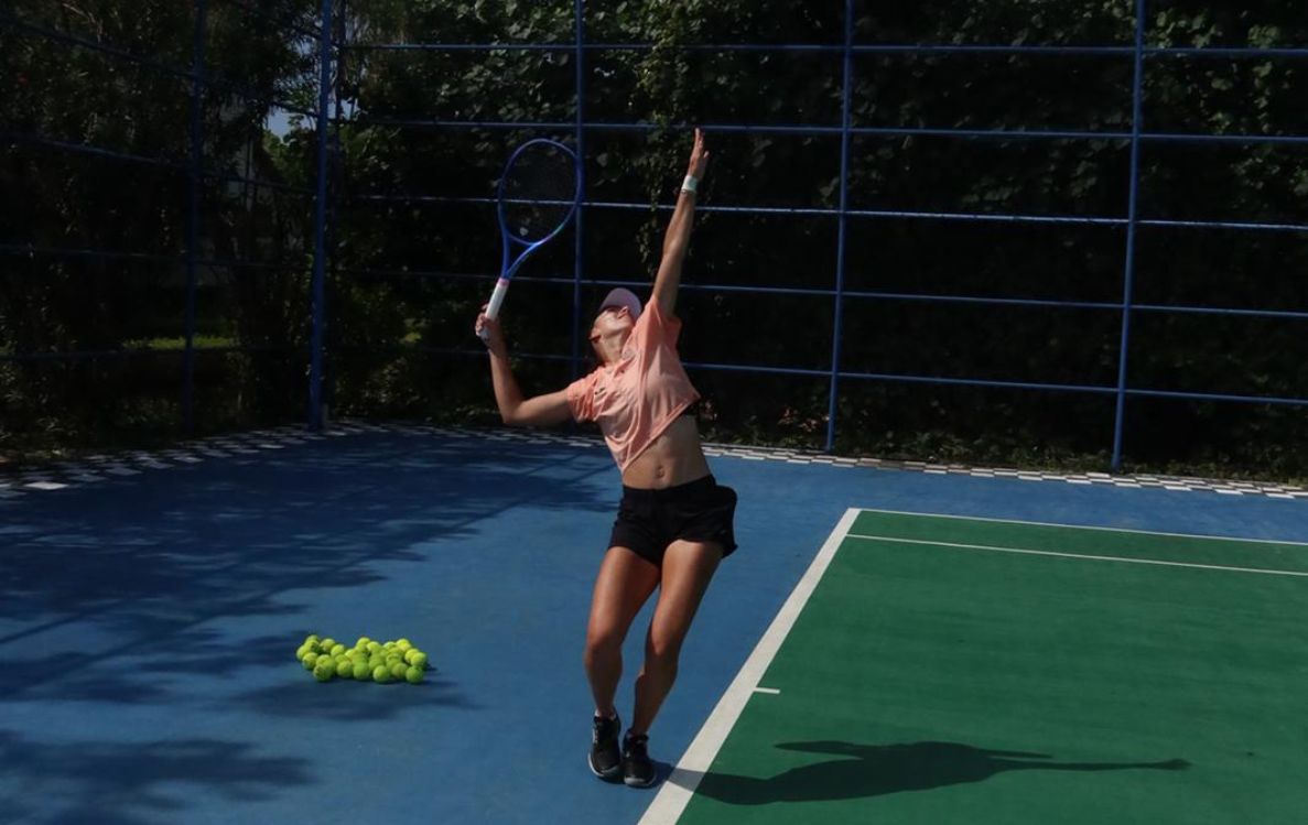 Tennis Star Magda Linette Visits Reethi Faru Resort