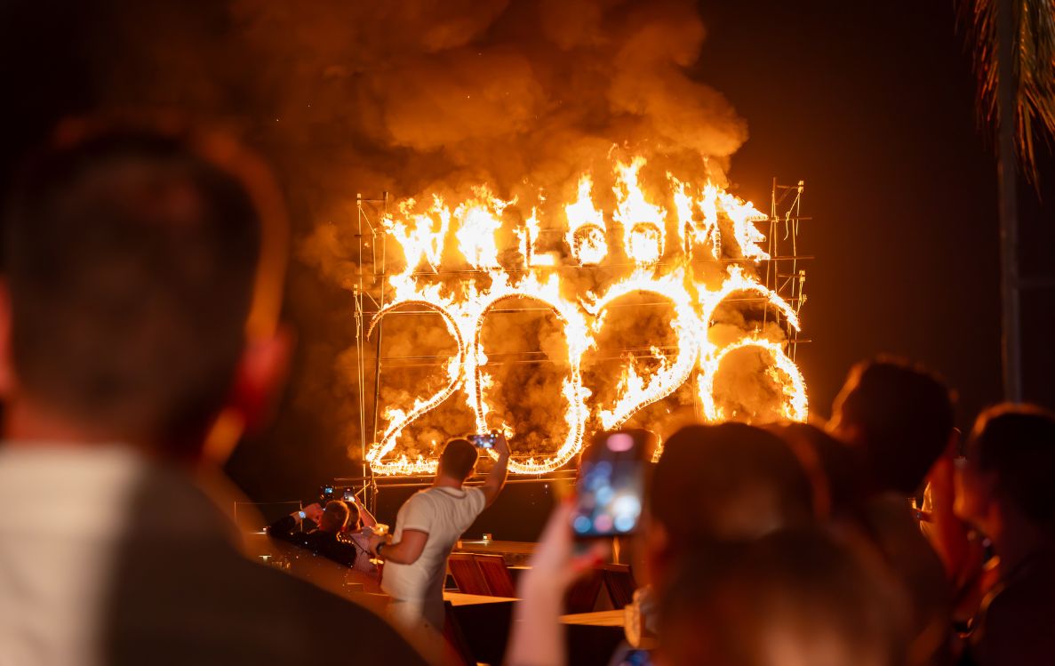 A Wildly Chic New Year’s Celebration at ROBINSON NOONU