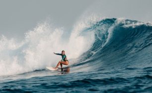 Adaaran Select Hudhuran Fushi Welcomes Women, Waves & Community Event at Lohis Surf Break