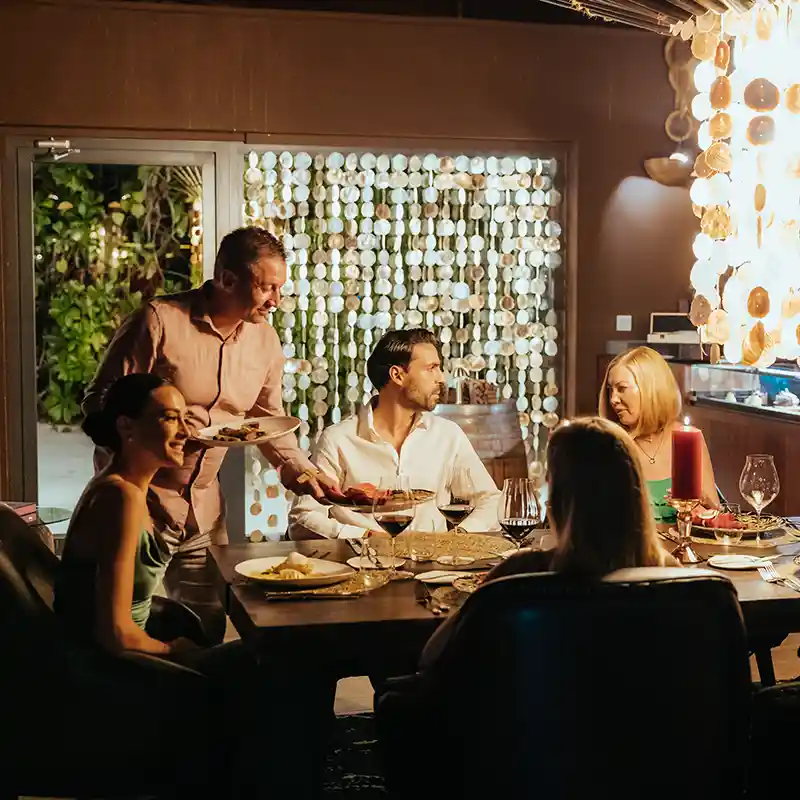 Oak Lounge